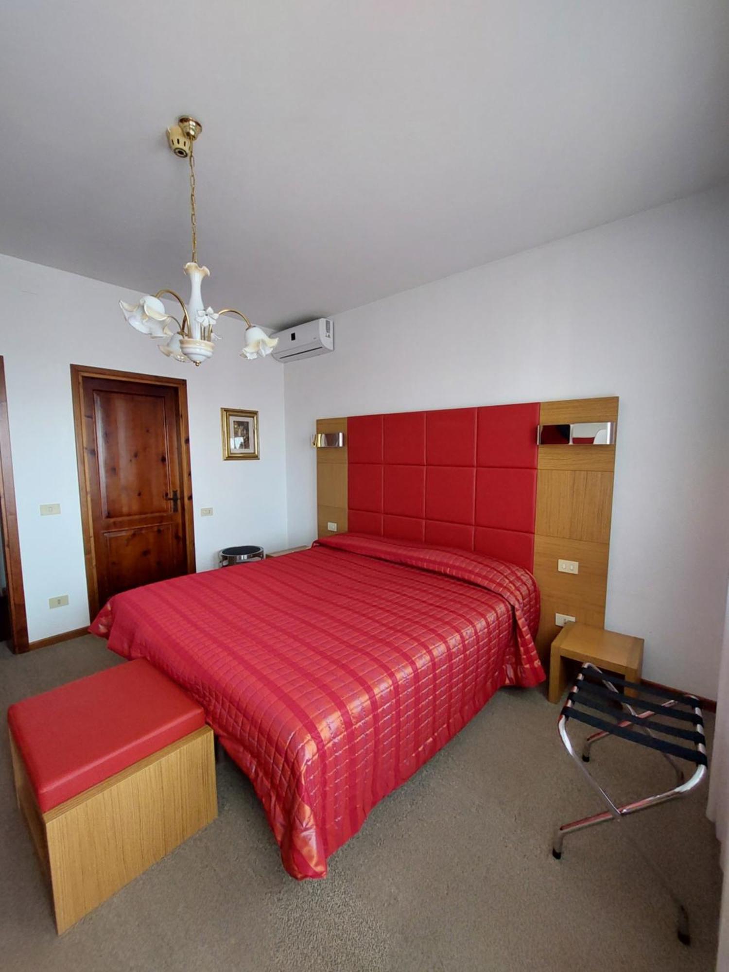 Albergo Alla Pineta Montebelluna Buitenkant foto